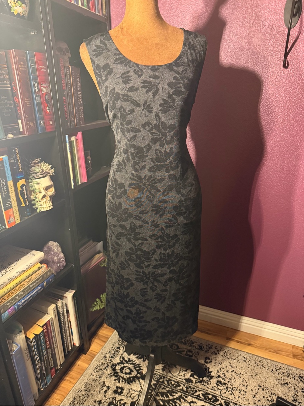 Carole Little goth 90’s Sleeveless Floral Sheath Midi Dress in Charcoal/ Black